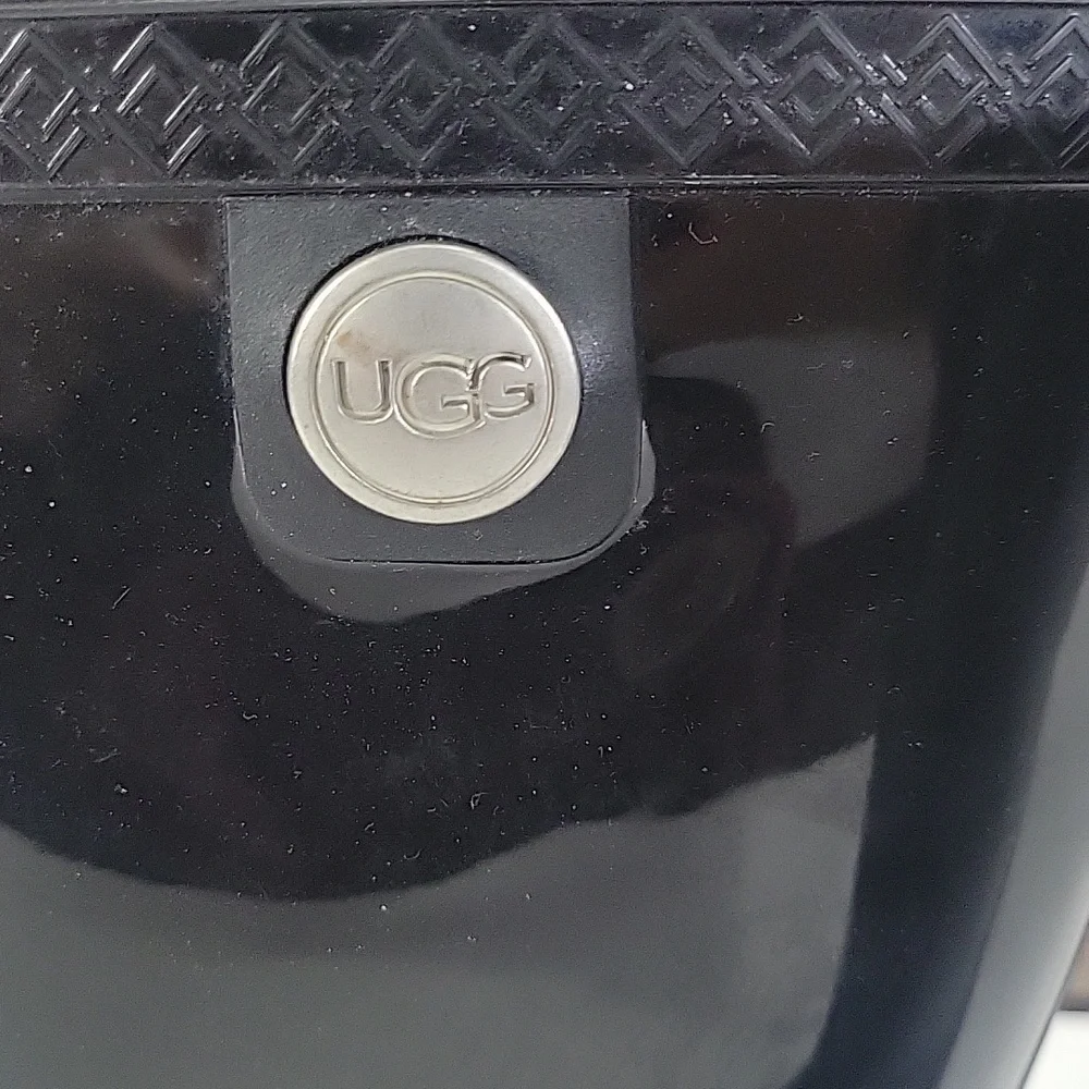 UGG shiny black